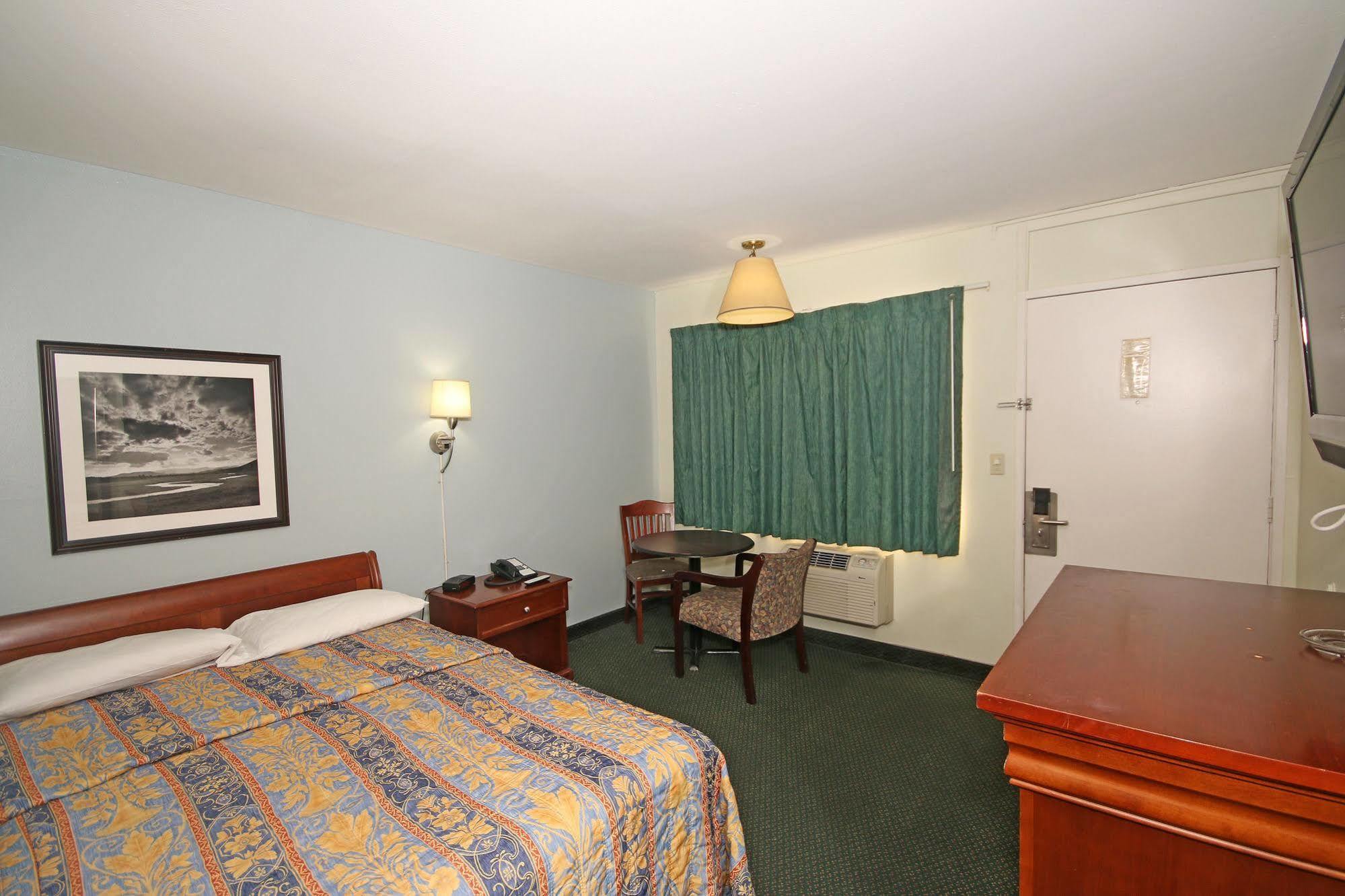 Royal Inn And Suites Charlotte Airport Esterno foto