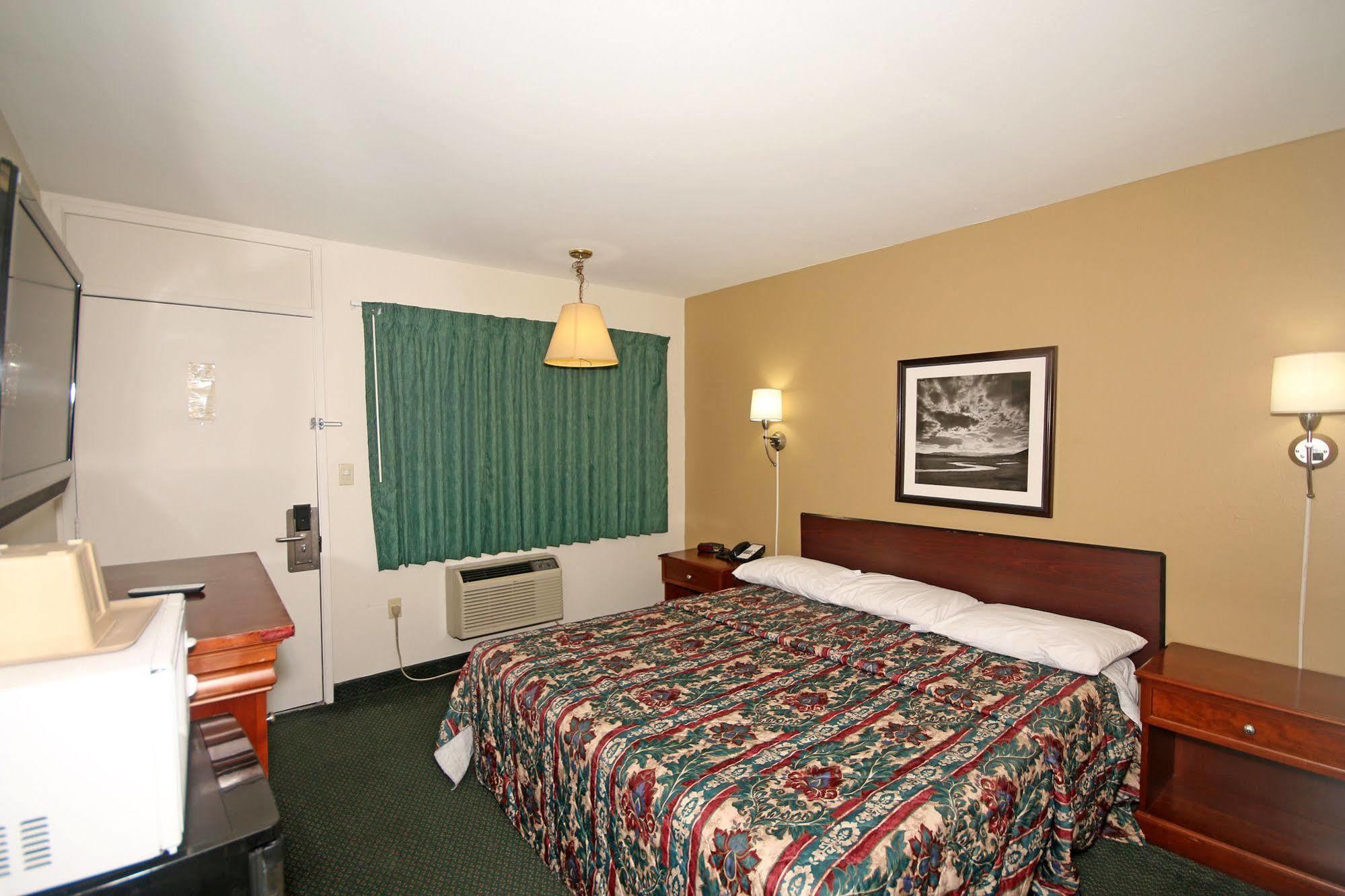 Royal Inn And Suites Charlotte Airport Esterno foto